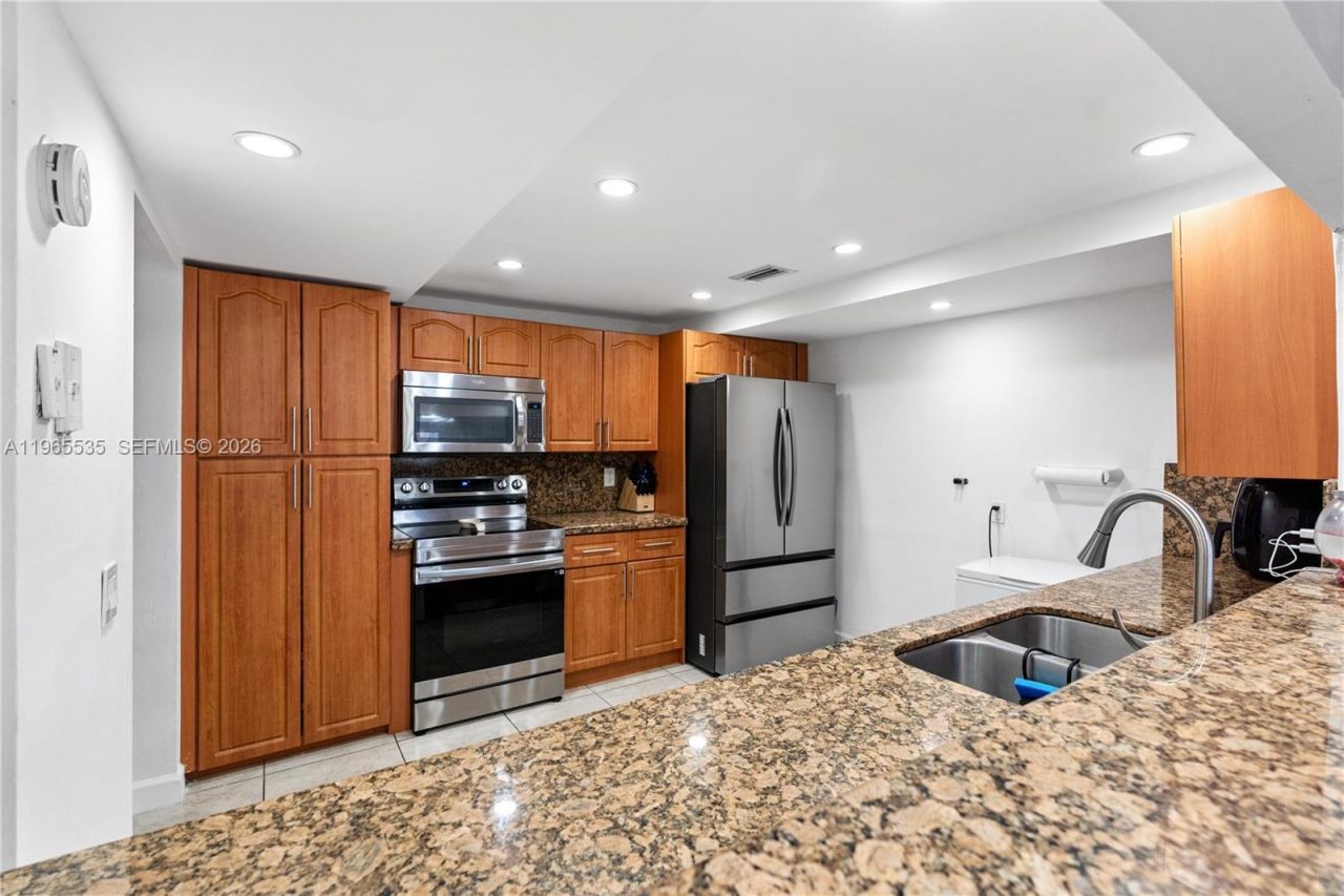 1523 NW 113th Way, Pembroke Pines, FL 33026 Photo