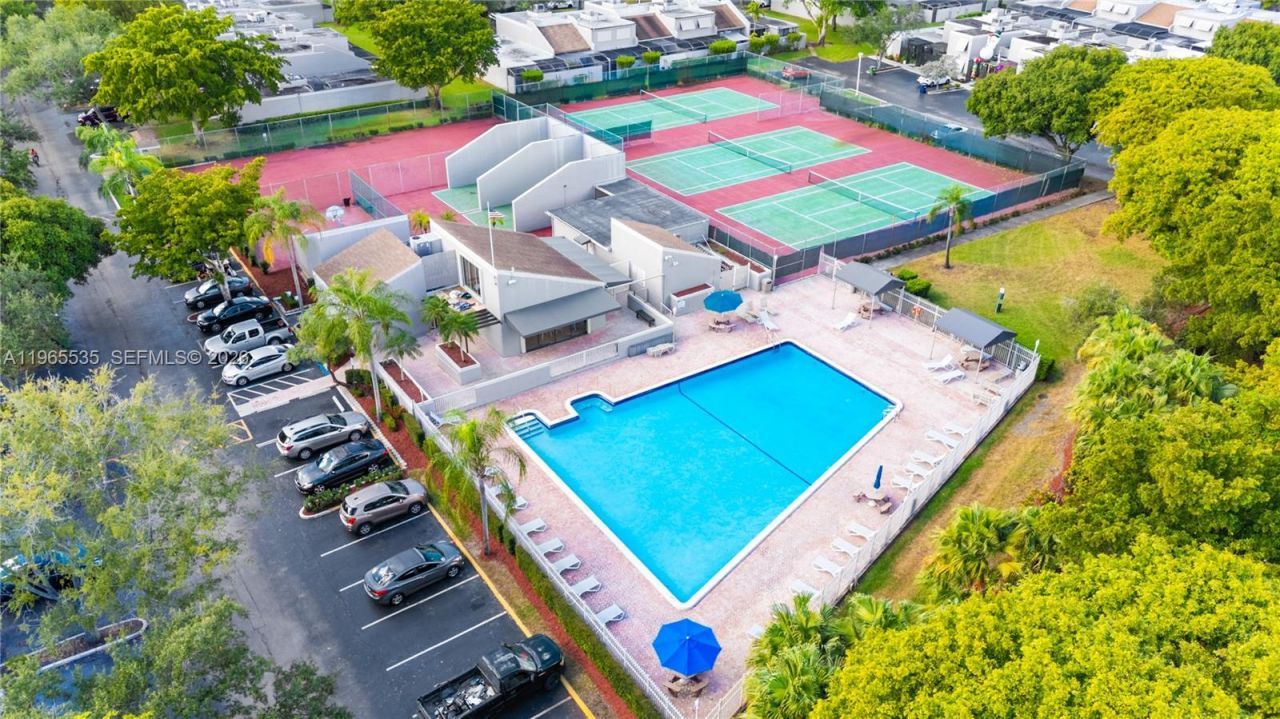 1523 NW 113th Way, Pembroke Pines, FL 33026 Photo