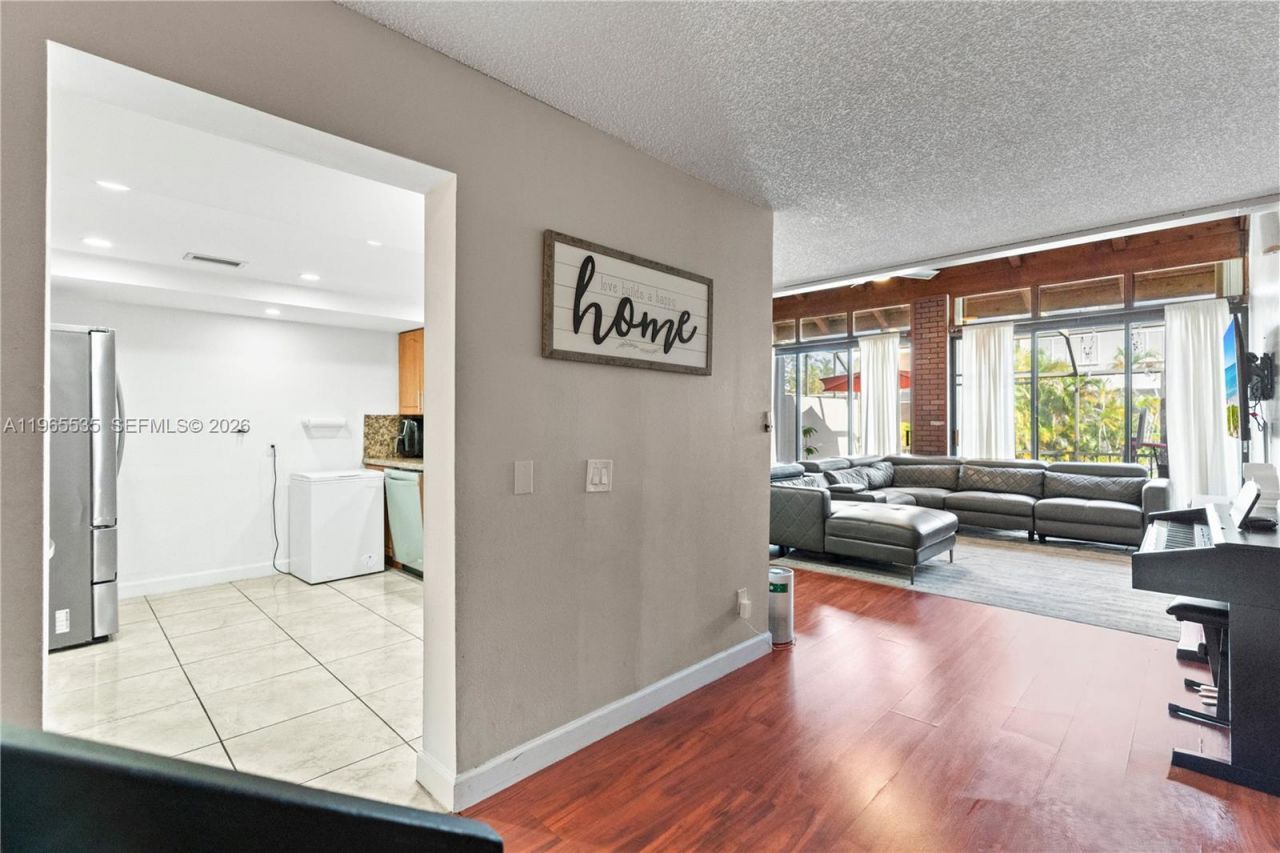 1523 NW 113th Way, Pembroke Pines, FL 33026 Photo