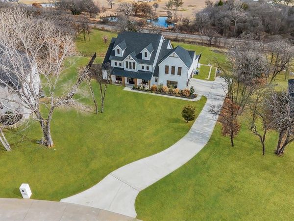 520 Bonnards Peak Road, Burleson, TX 76028