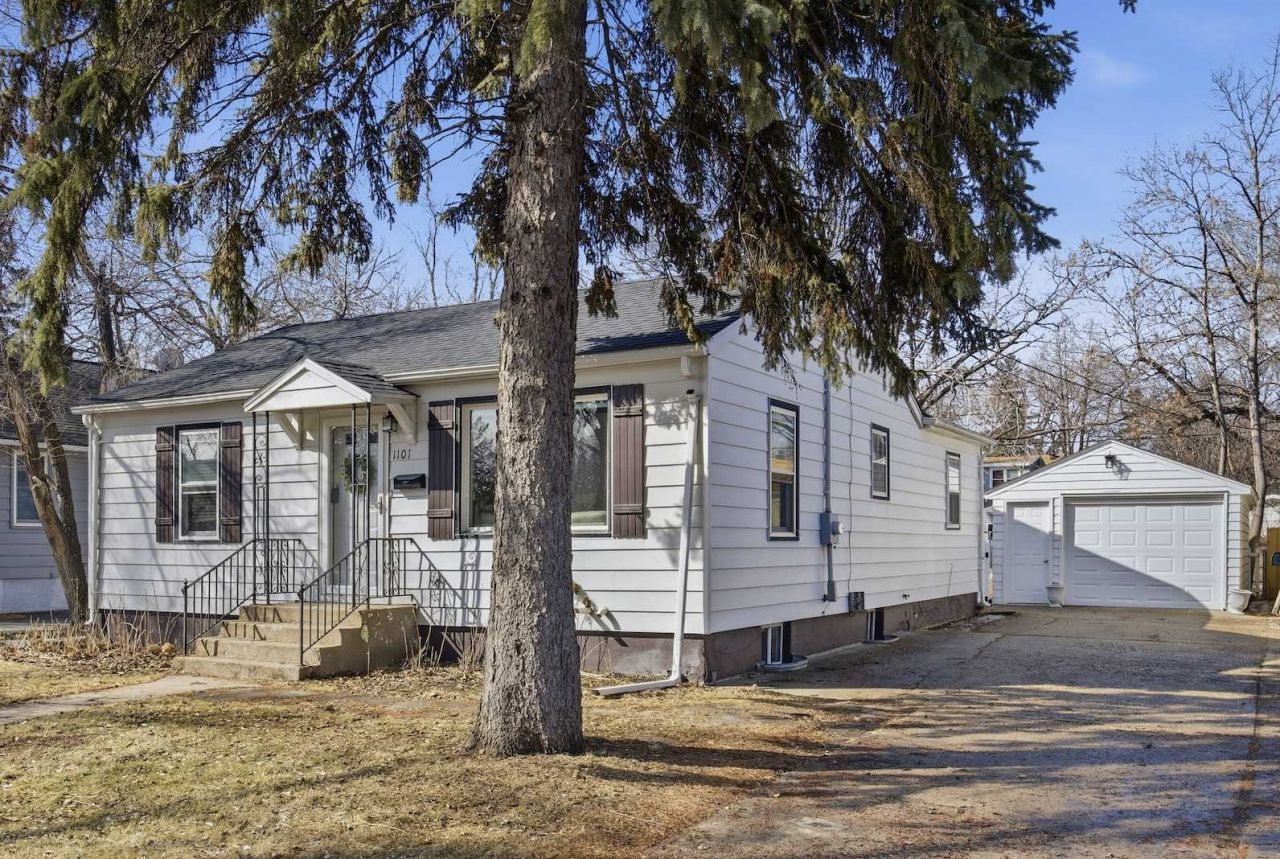 1101 12th Street S, Moorhead, MN 56560 Main Photo