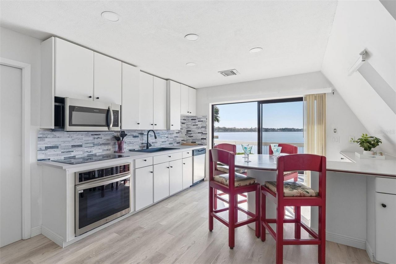 1074 Point Seaside, Crystal Beach, FL 34681 Photo