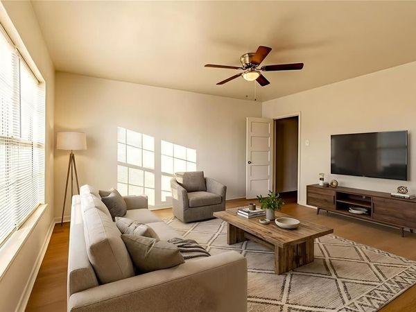 108 W Stroud Street , Frost, TX 76641