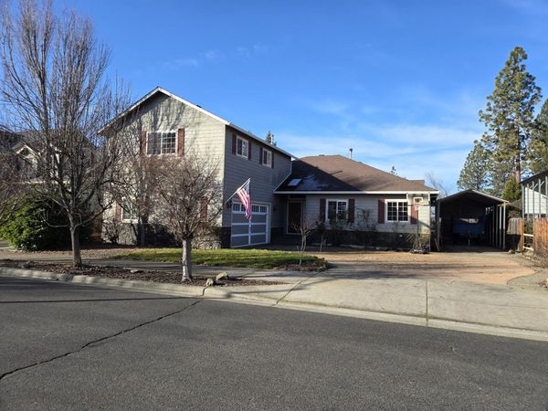 16 Portabello Way, Eagle Point, OR 97524