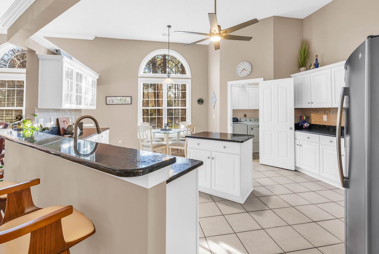 1185 N Blackmoor Dr. Photo 10