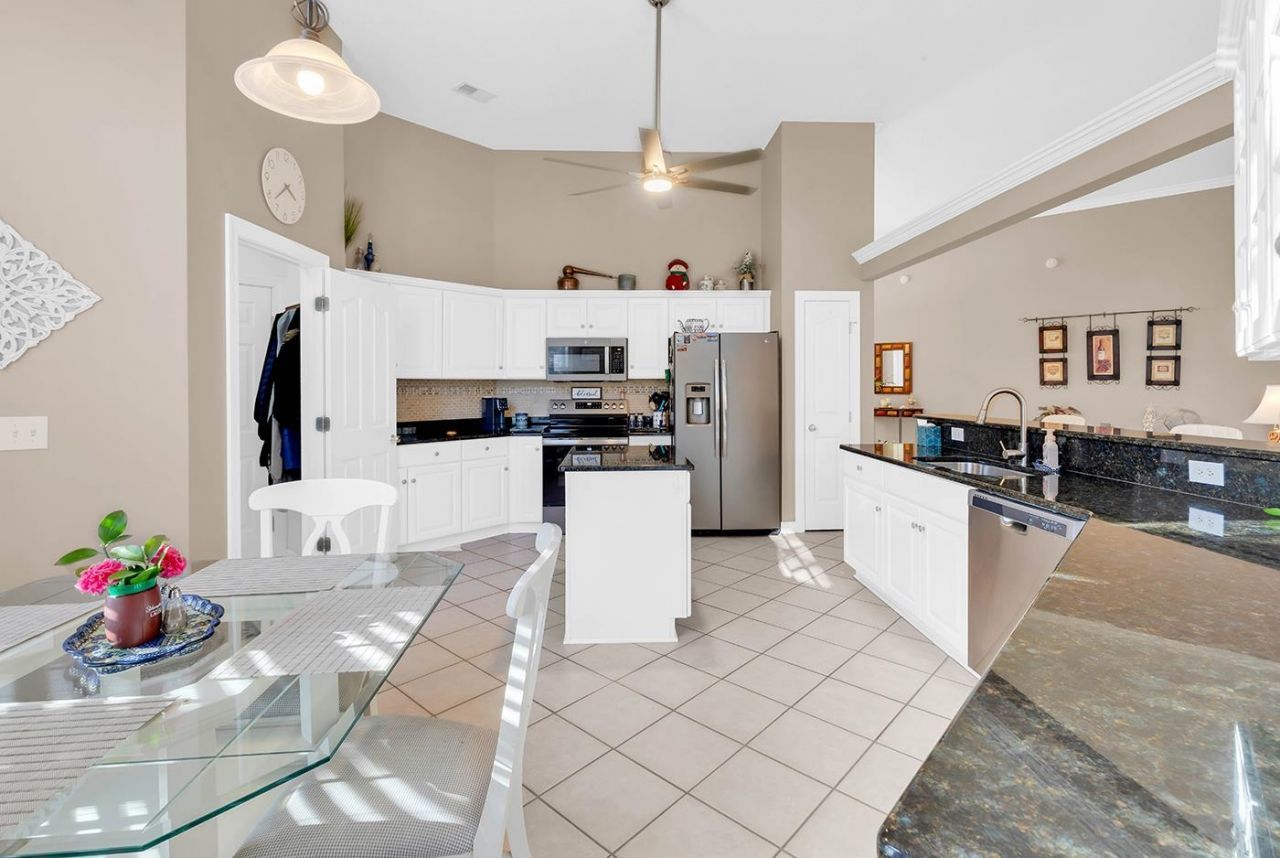 1185 N Blackmoor Dr. Photo 11