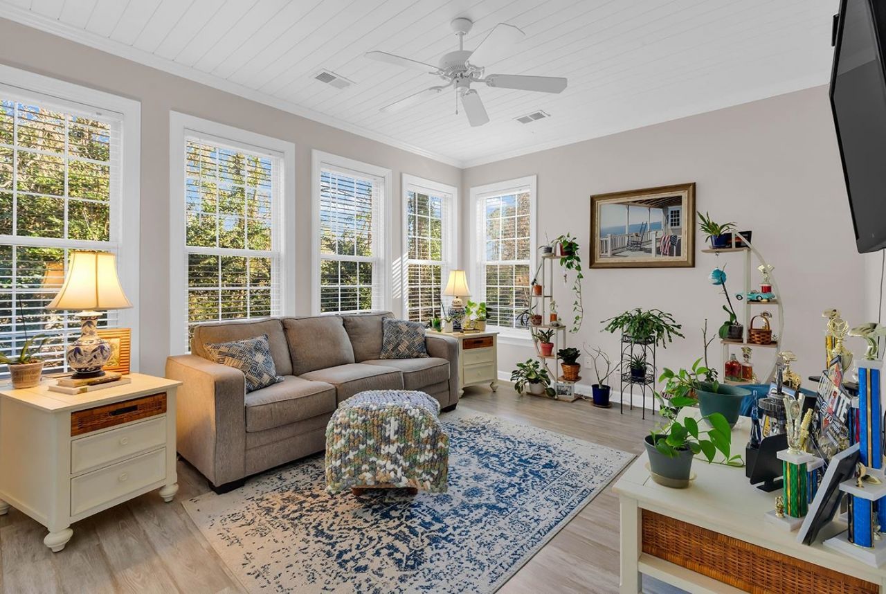 1185 N Blackmoor Dr. Photo 15