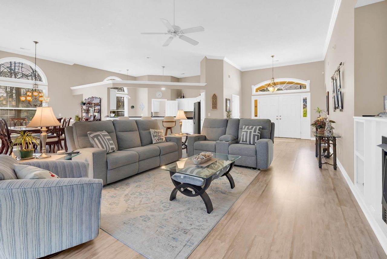 1185 N Blackmoor Dr. Photo 5