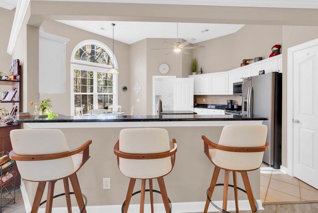 1185 N Blackmoor Dr. Photo 9