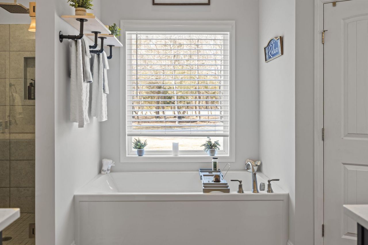 4802 Walking Horse Road Photo 18