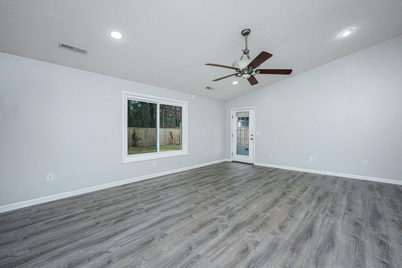 2135 Pinehurst Avenue Photo 12