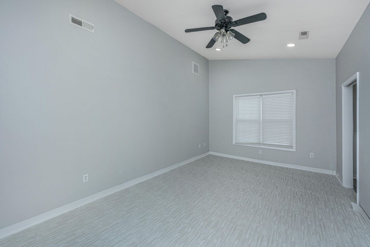 2135 Pinehurst Avenue Photo 15