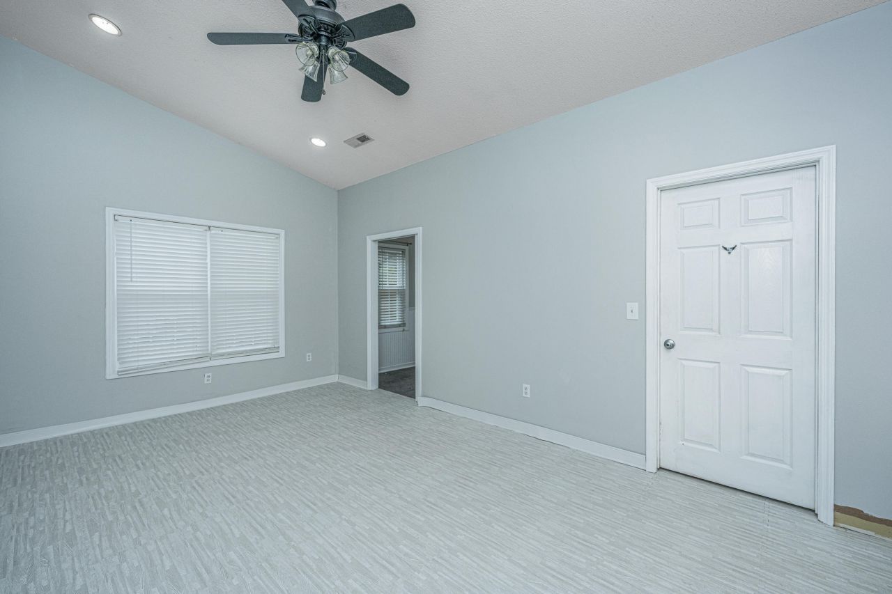 2135 Pinehurst Avenue Photo 16