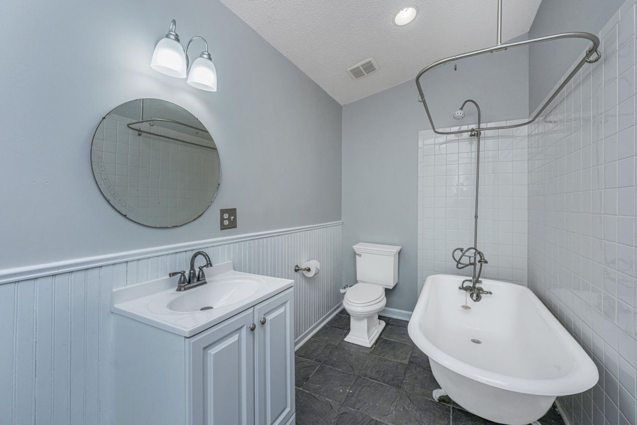 2135 Pinehurst Avenue Photo 18