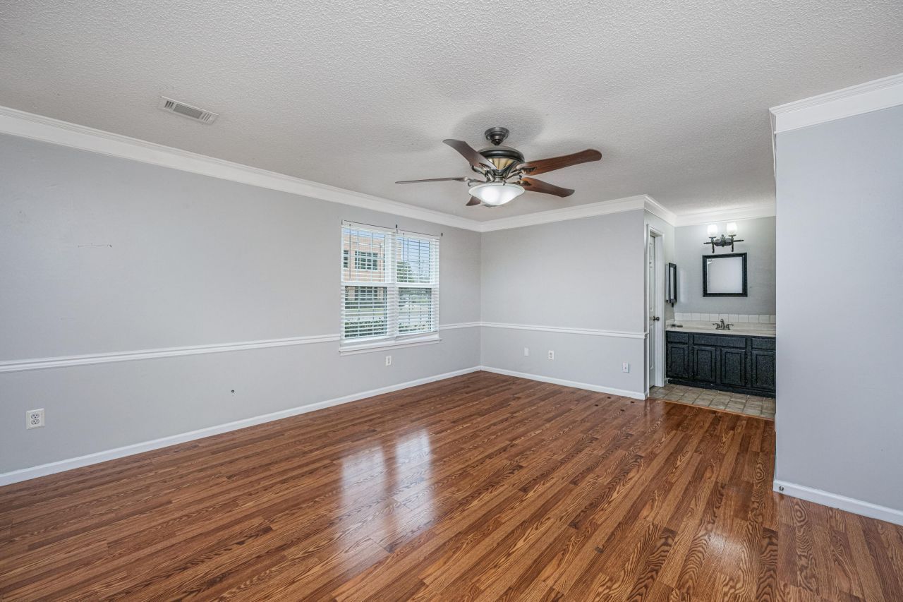 2135 Pinehurst Avenue Photo 20