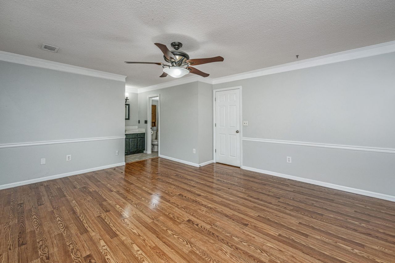 2135 Pinehurst Avenue Photo 21