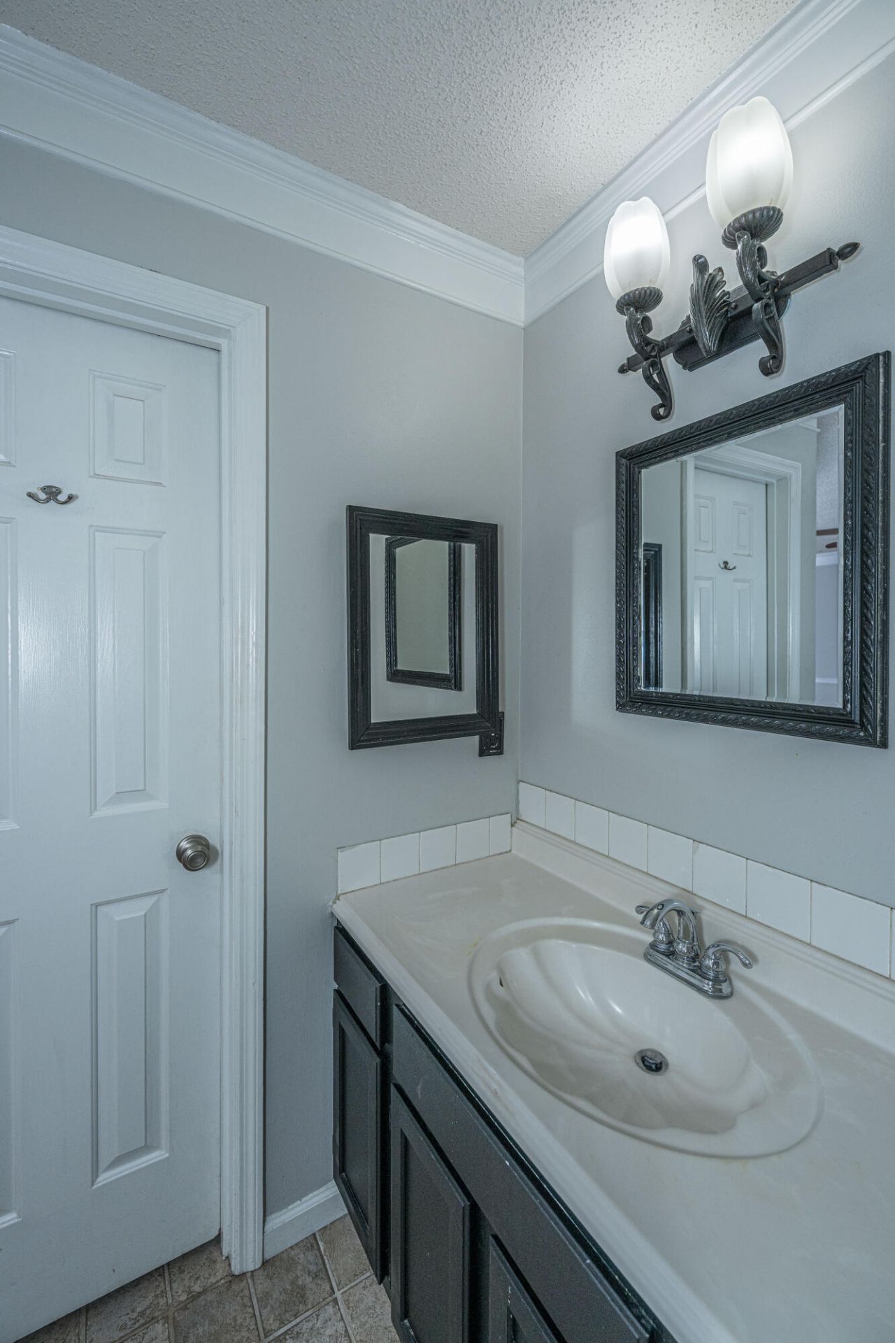 2135 Pinehurst Avenue Photo 24