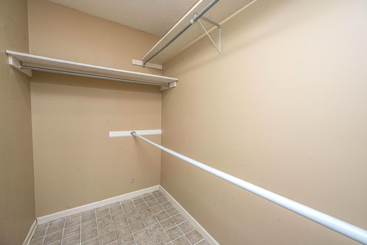 2135 Pinehurst Avenue Photo 26