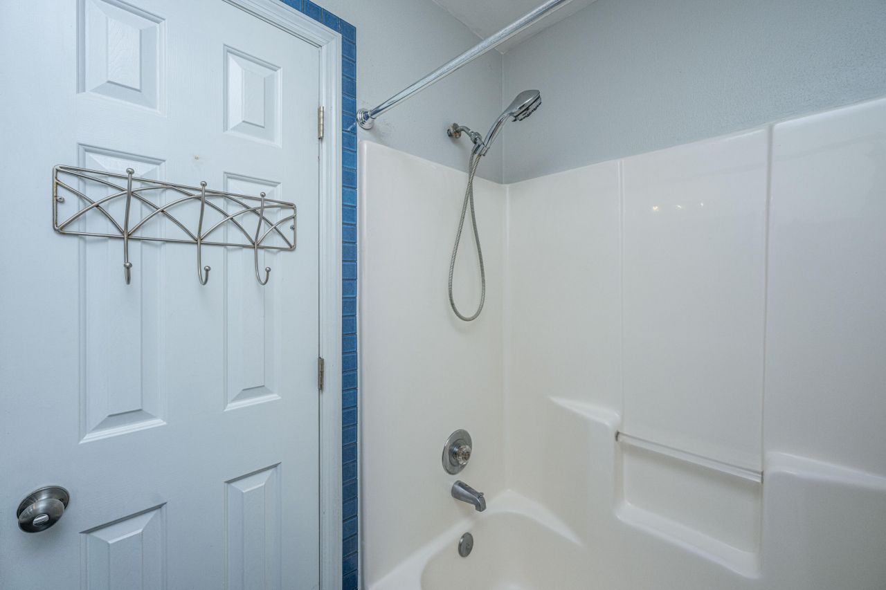 2135 Pinehurst Avenue Photo 31