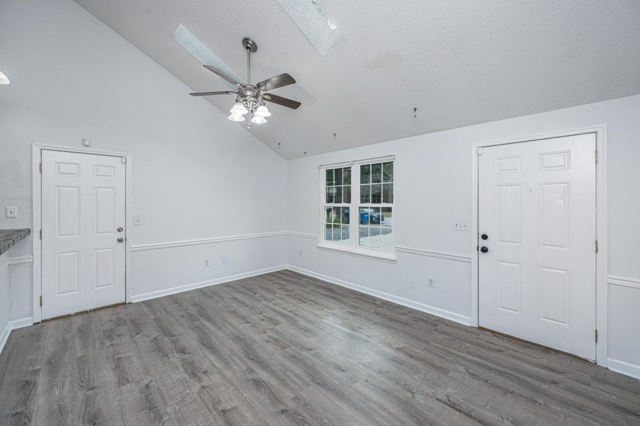 2135 Pinehurst Avenue Photo 4