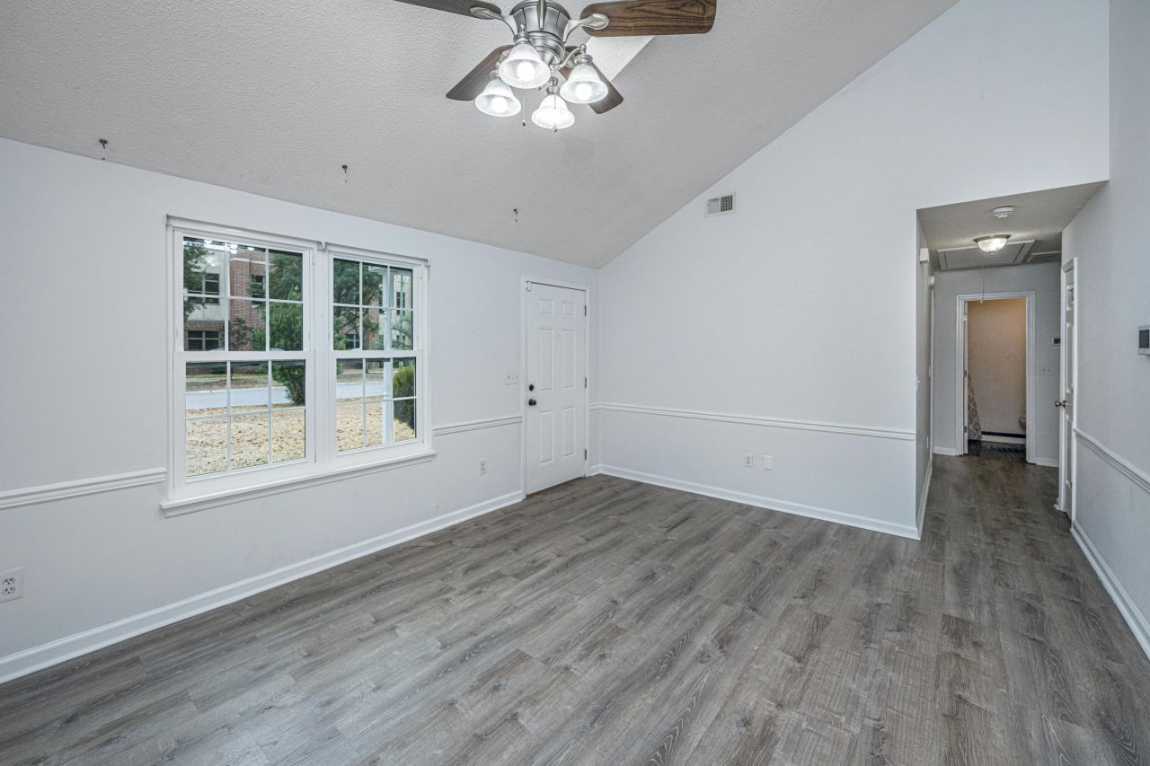 2135 Pinehurst Avenue Photo 7