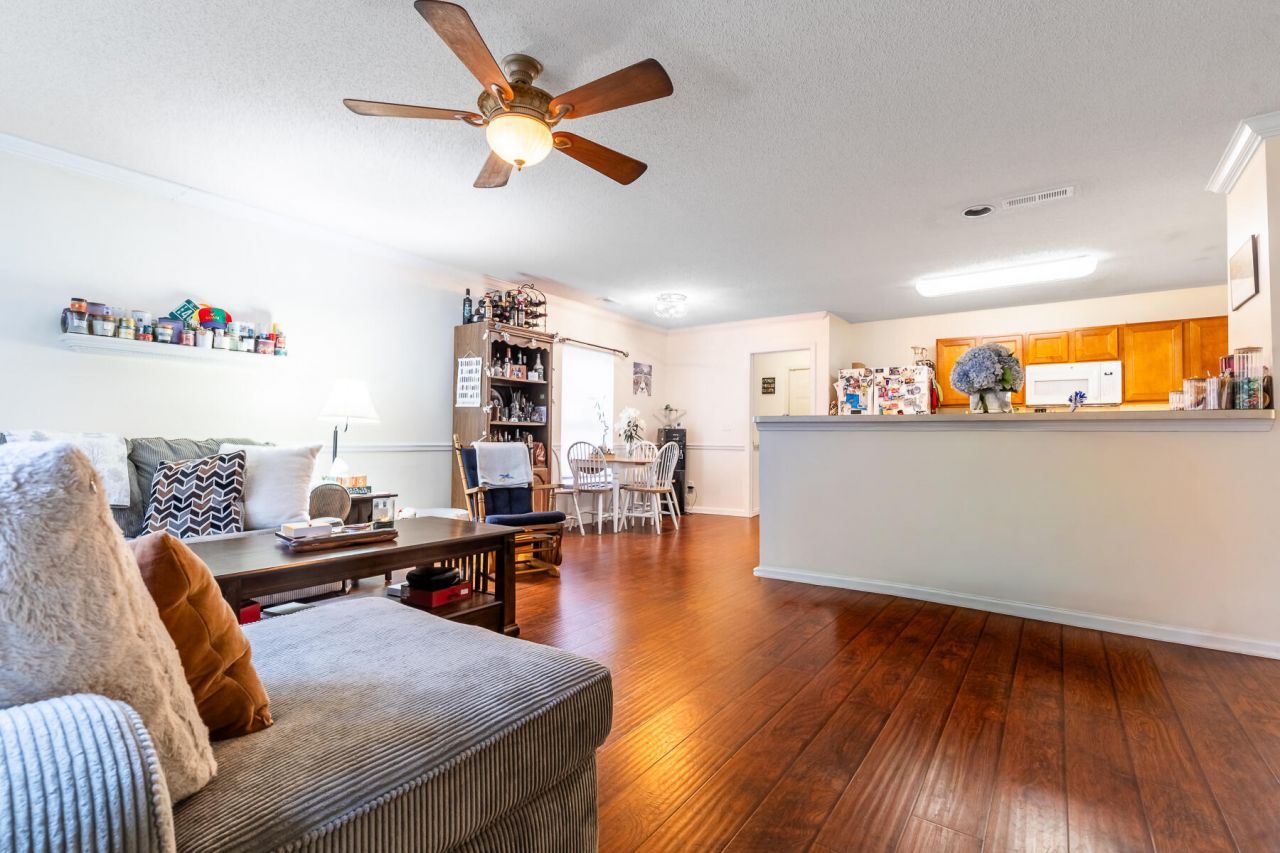 5148 Torrey Lane Photo 9