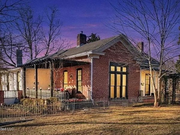 435 E College Avenue, Holly Springs, MS 38635