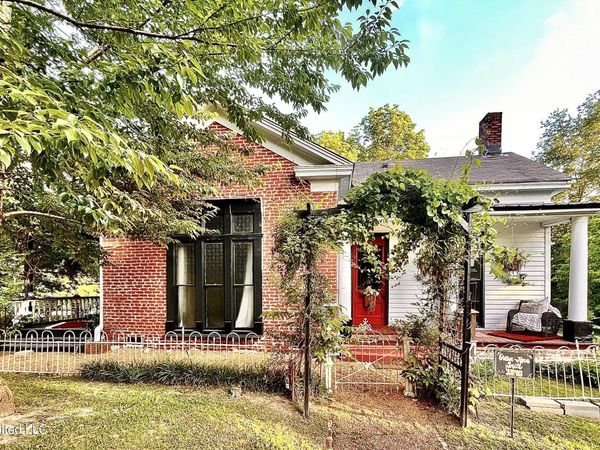 435 E College Avenue, Holly Springs, MS 38635