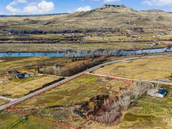 2776 N Plaza Rd, Emmett, ID 83617