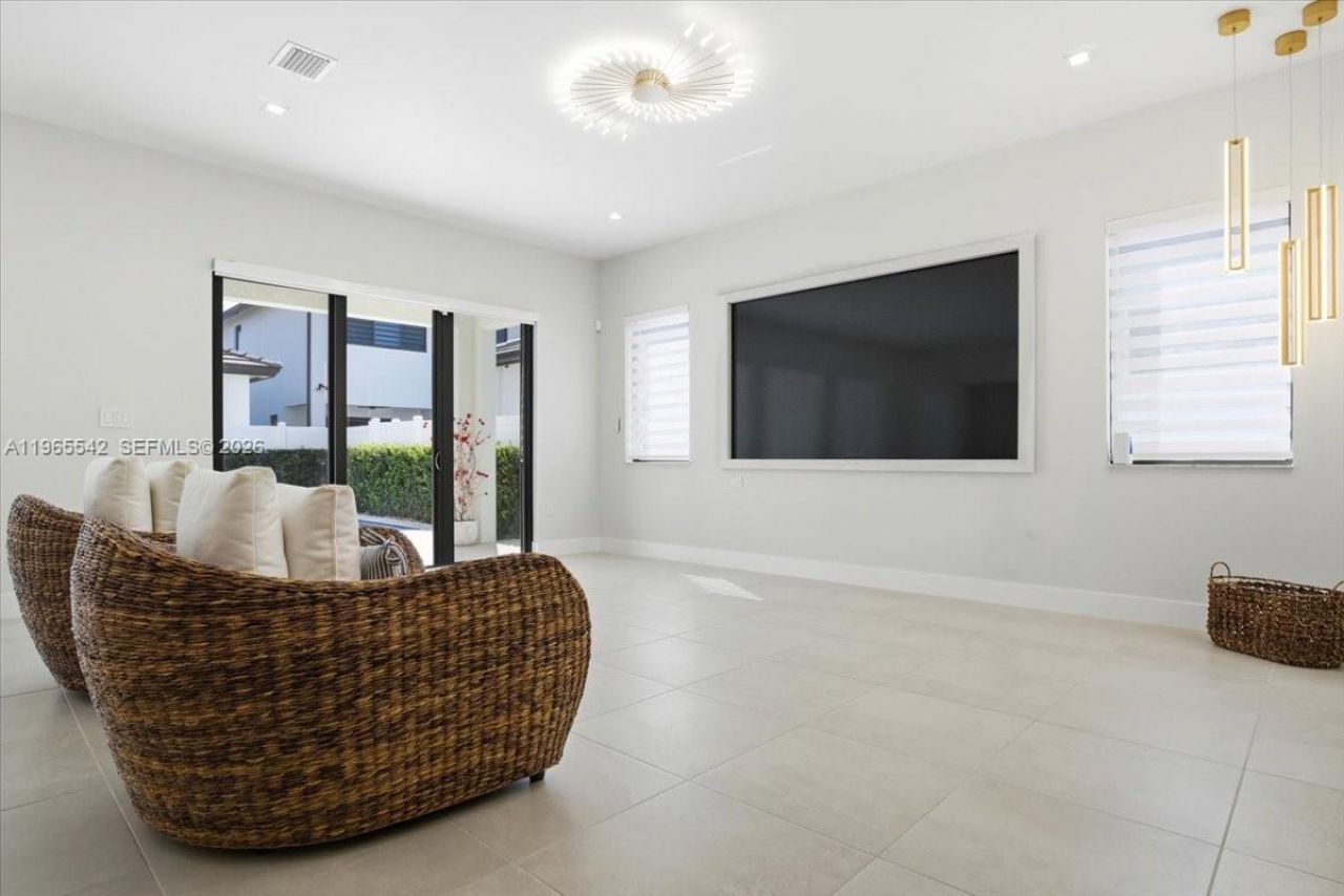 8096 NW 48th Ter , Doral, FL 33166 Photo