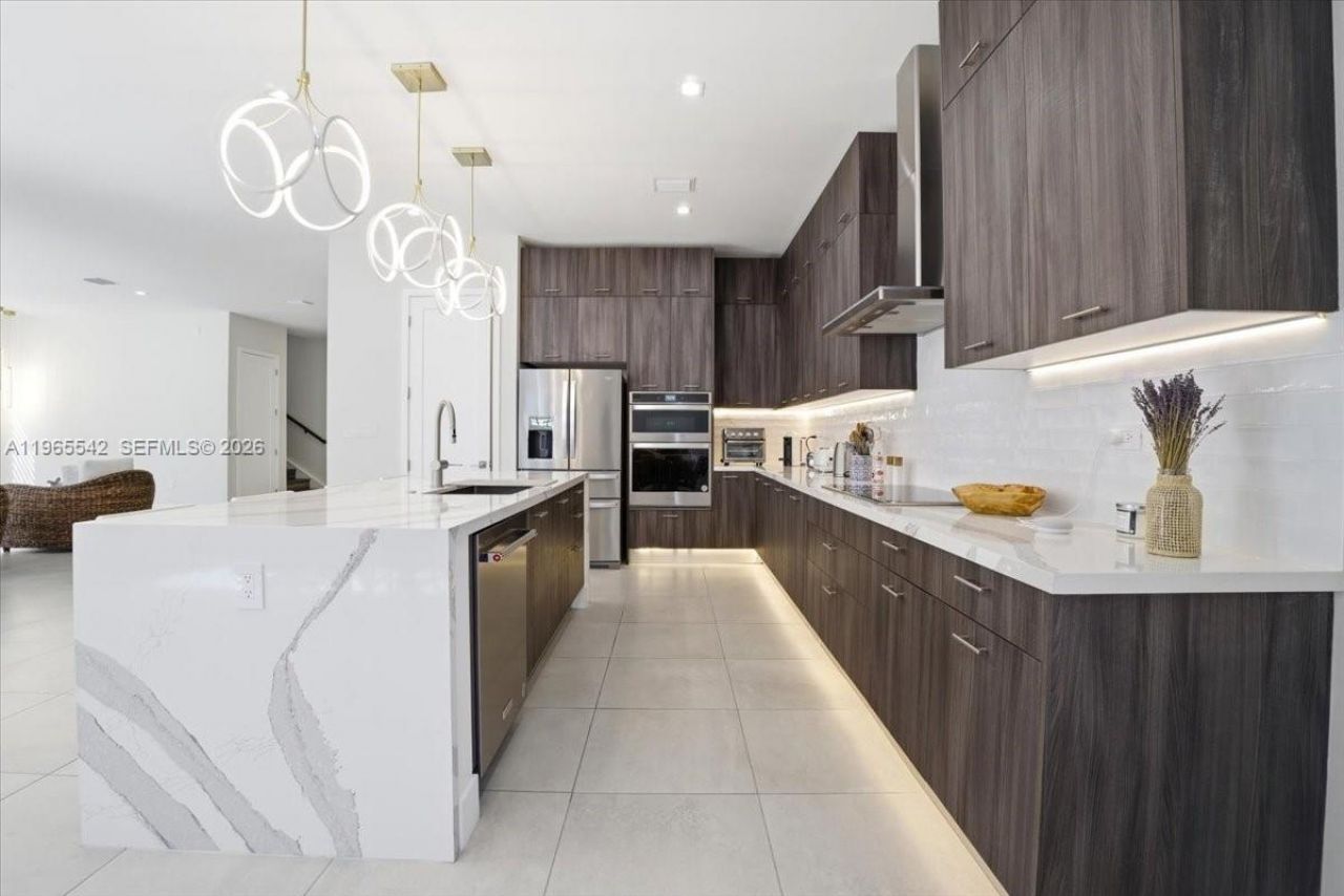 8096 NW 48th Ter , Doral, FL 33166 Photo