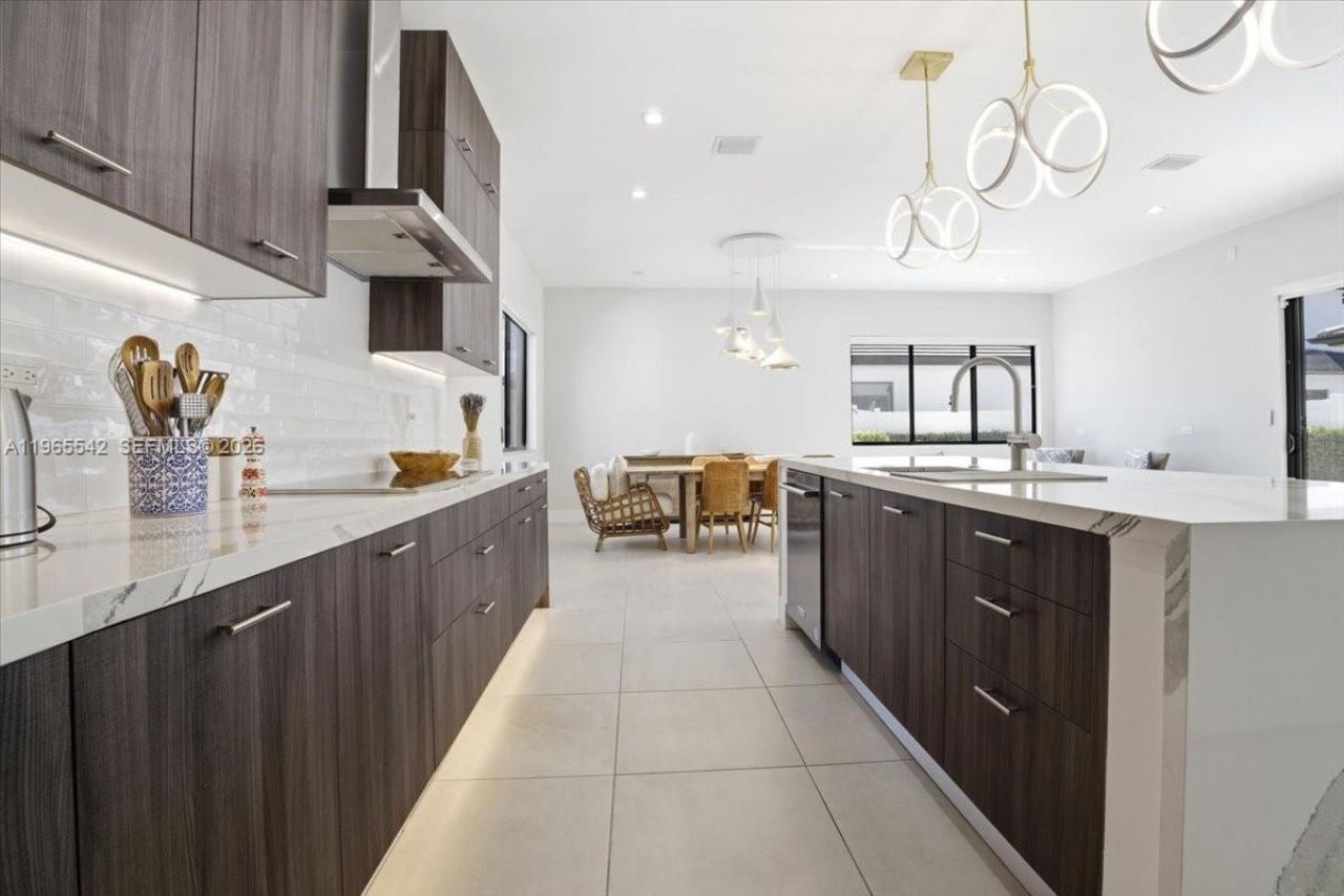 8096 NW 48th Ter , Doral, FL 33166 Photo