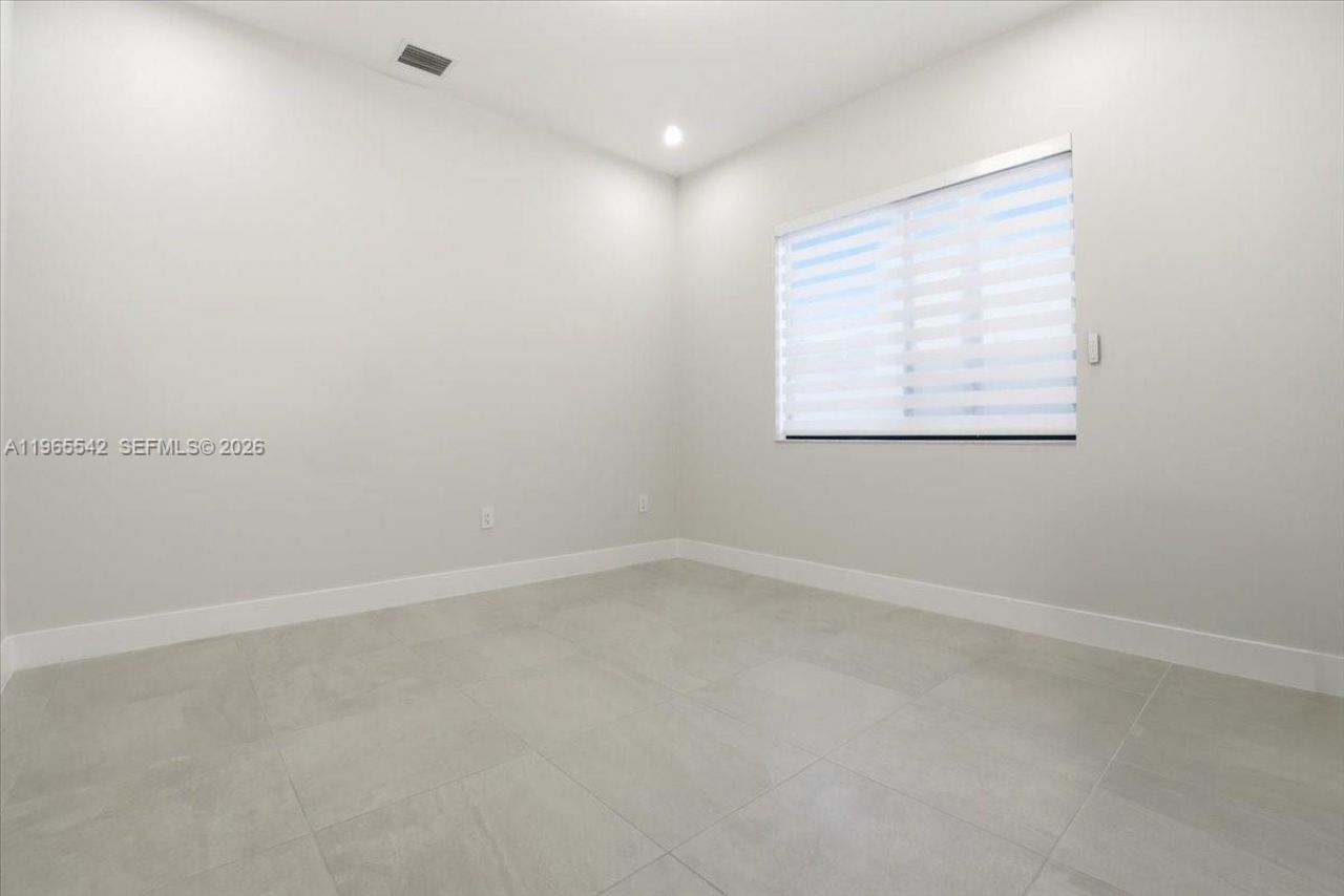 8096 NW 48th Ter , Doral, FL 33166 Photo