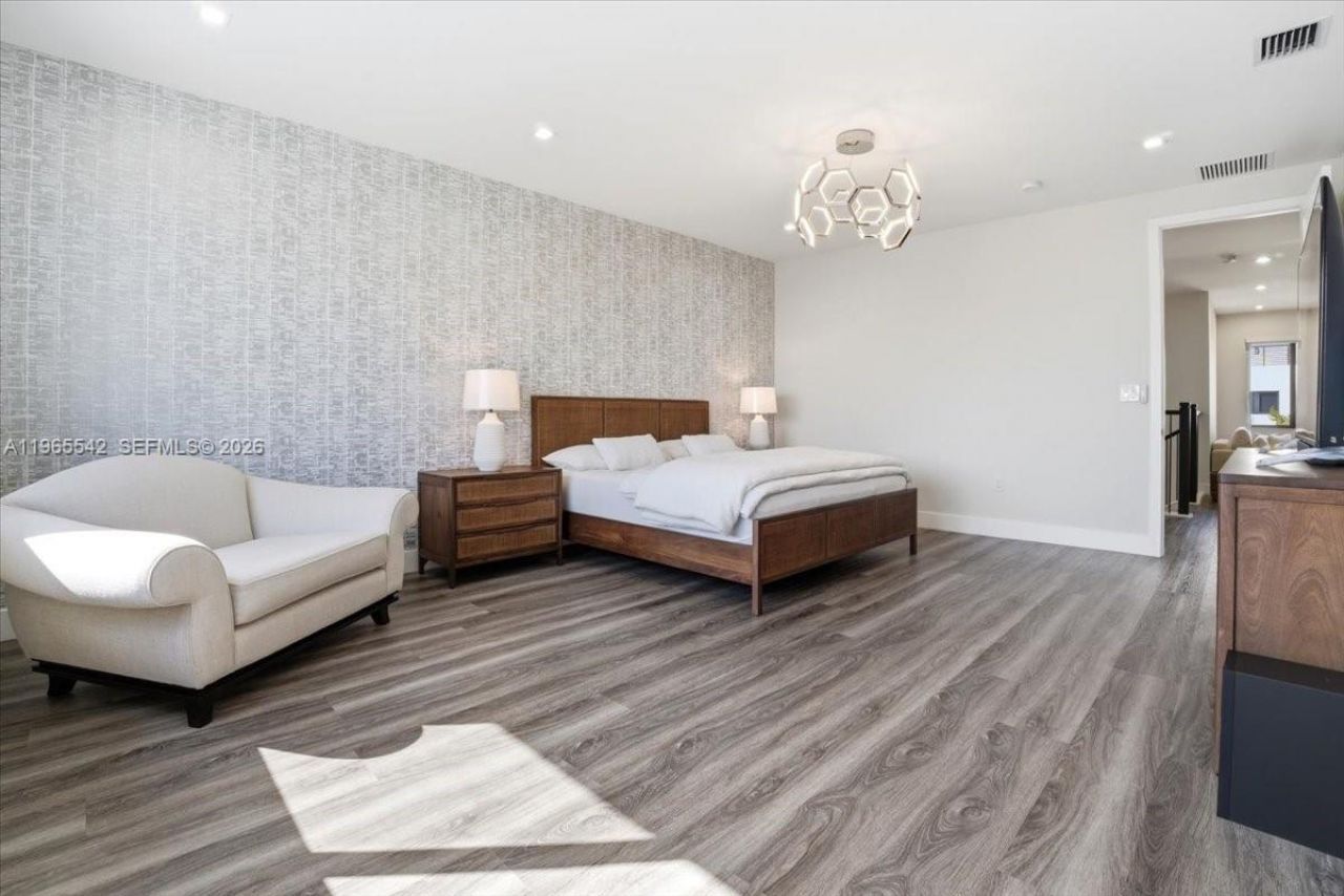 8096 NW 48th Ter , Doral, FL 33166 Photo