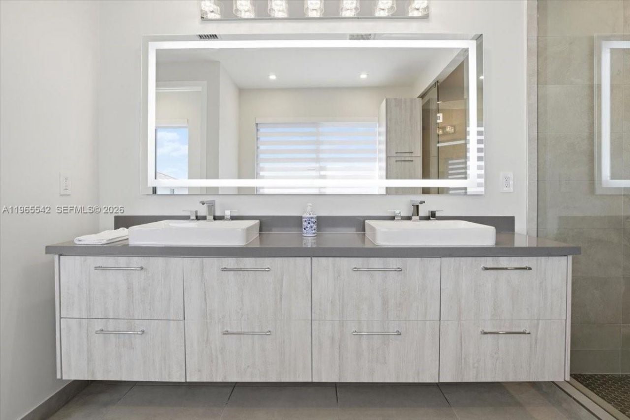 8096 NW 48th Ter , Doral, FL 33166 Photo