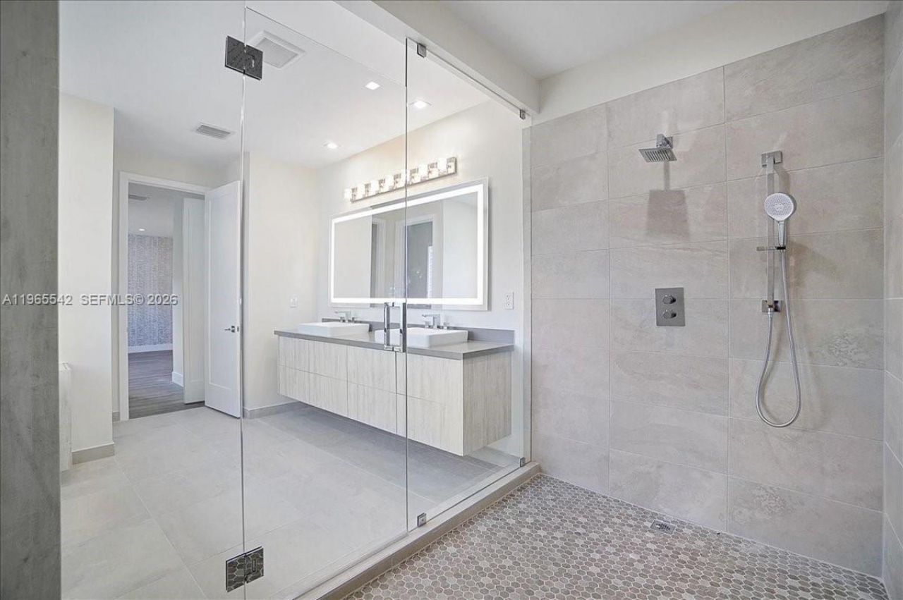 8096 NW 48th Ter , Doral, FL 33166 Photo