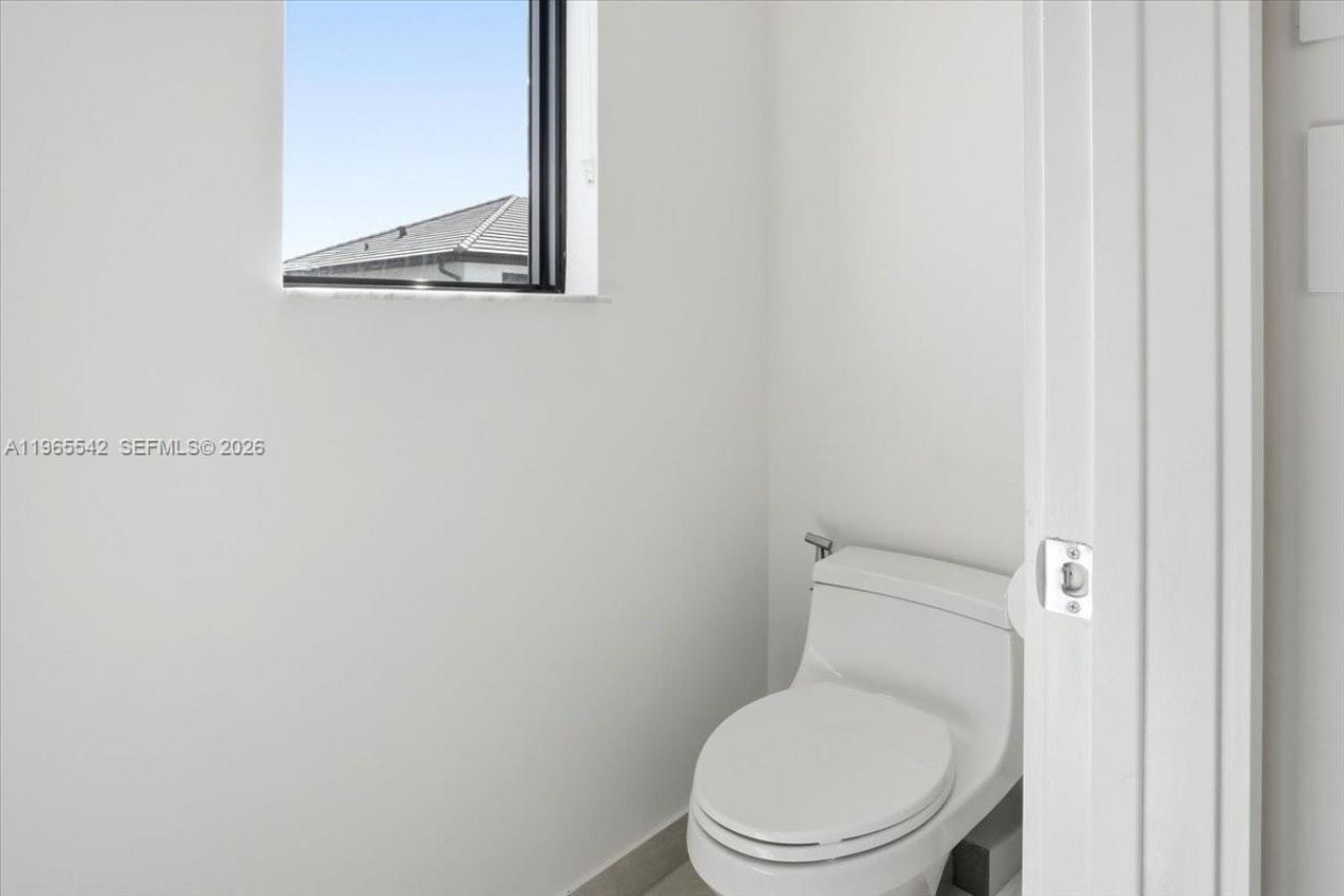 8096 NW 48th Ter , Doral, FL 33166 Photo