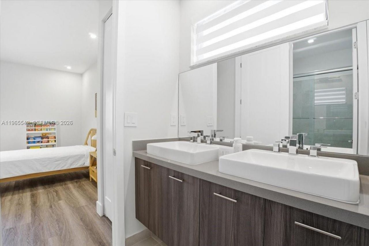 8096 NW 48th Ter , Doral, FL 33166 Photo