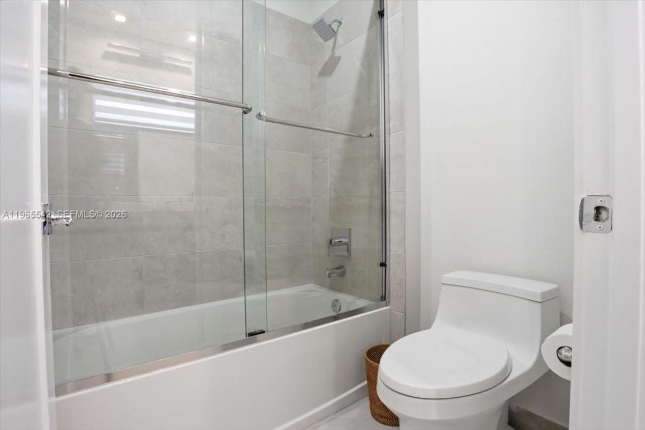 8096 NW 48th Ter , Doral, FL 33166 Photo