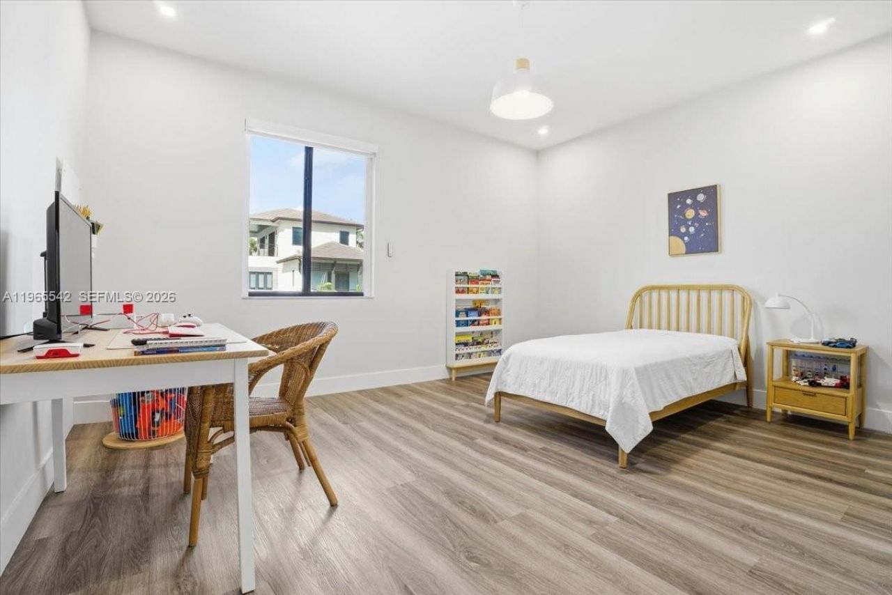 8096 NW 48th Ter , Doral, FL 33166 Photo