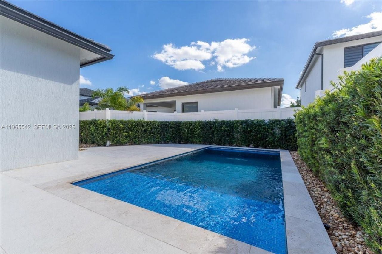 8096 NW 48th Ter , Doral, FL 33166 Photo