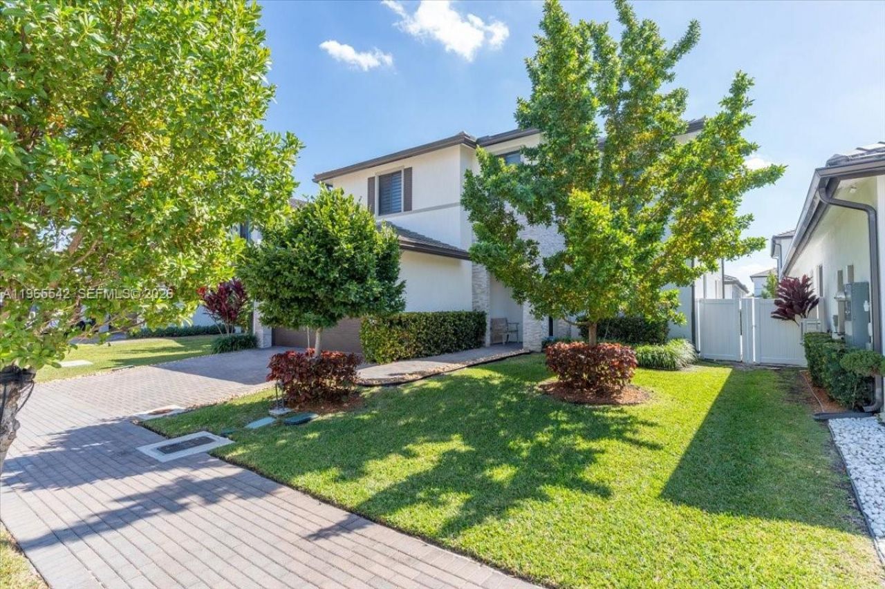 8096 NW 48th Ter , Doral, FL 33166 Photo