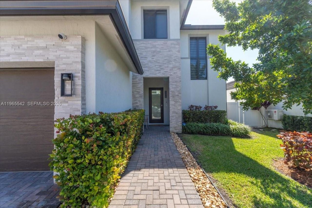 8096 NW 48th Ter , Doral, FL 33166 Photo