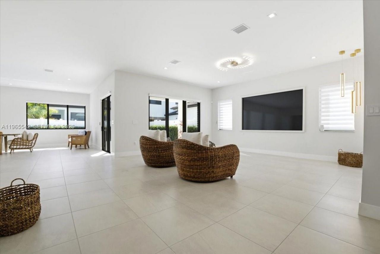 8096 NW 48th Ter , Doral, FL 33166 Photo