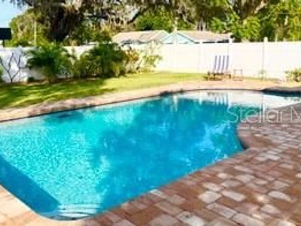 604 7TH AVENUE SW, LARGO, FL 33770