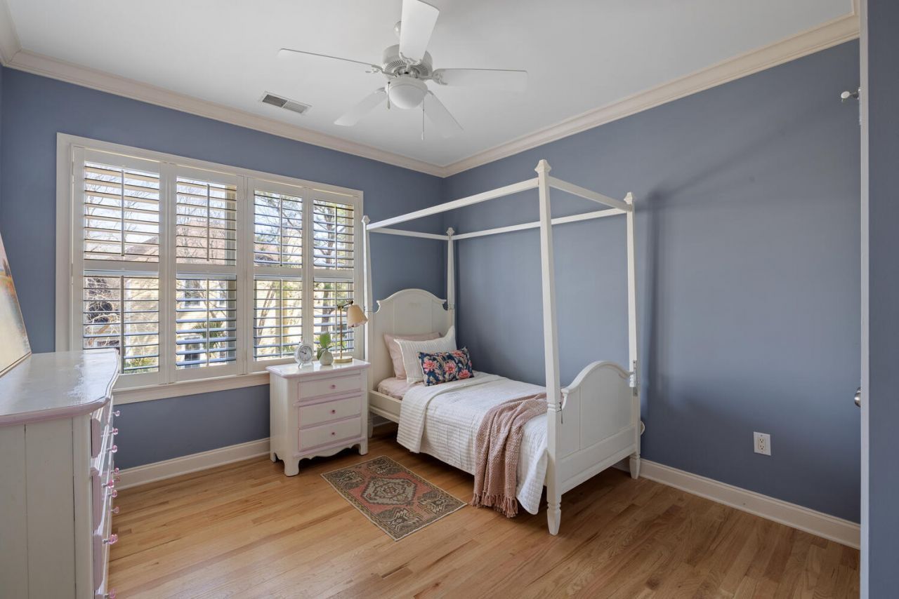 102 Bellinger Street Photo 35