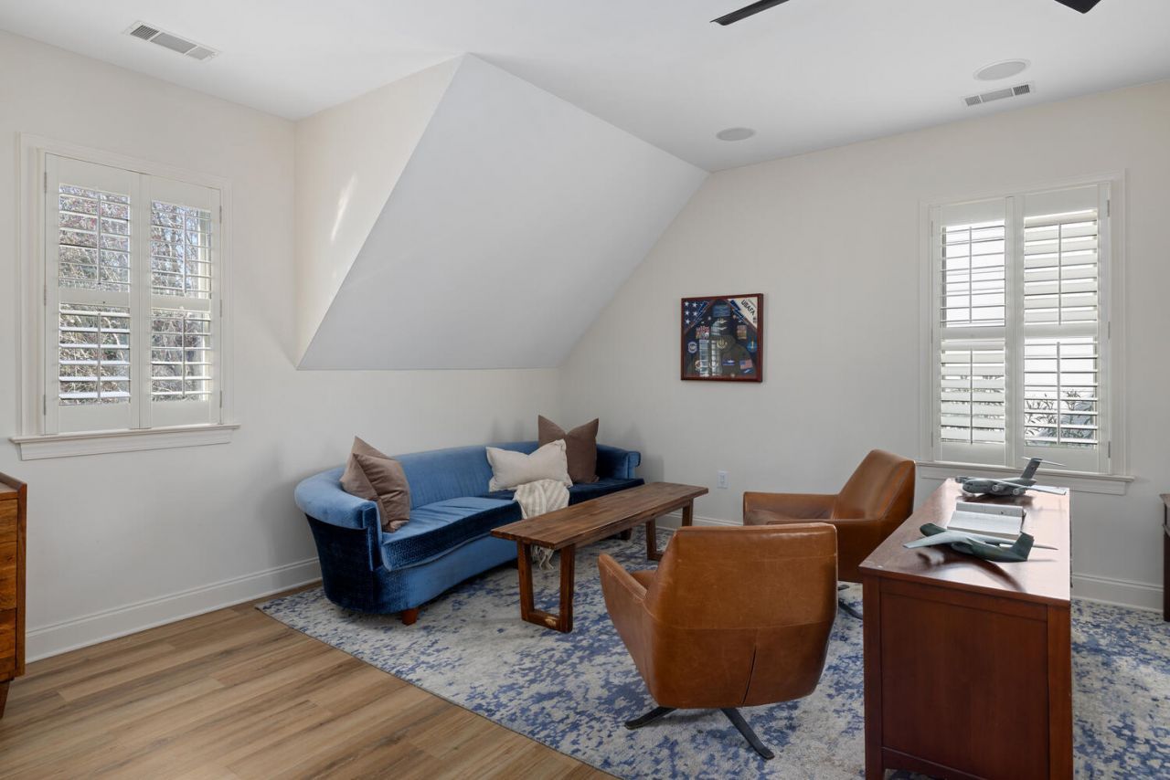 102 Bellinger Street Photo 38