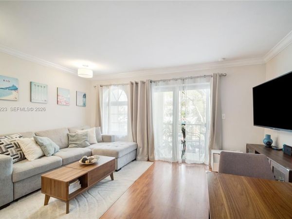 338 Majorca Ave, Unit 205, Coral Gables, FL 33134