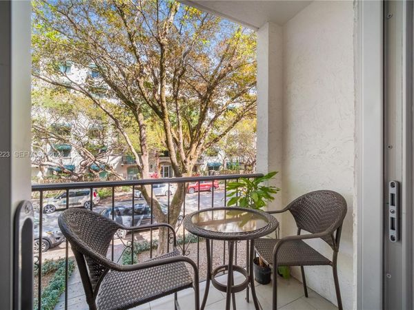 338 Majorca Ave, Unit 205, Coral Gables, FL 33134