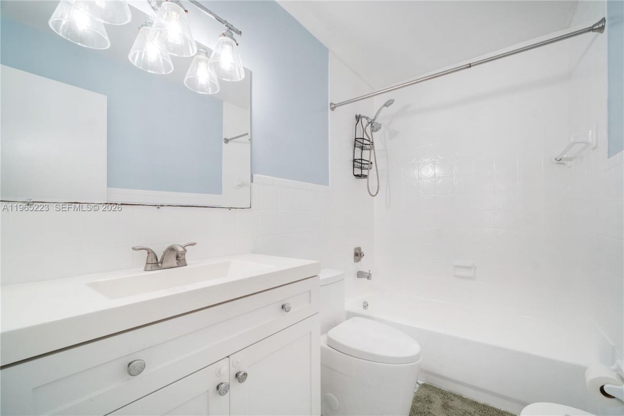 338 Majorca Ave, Unit 205, Coral Gables, FL 33134 Photo